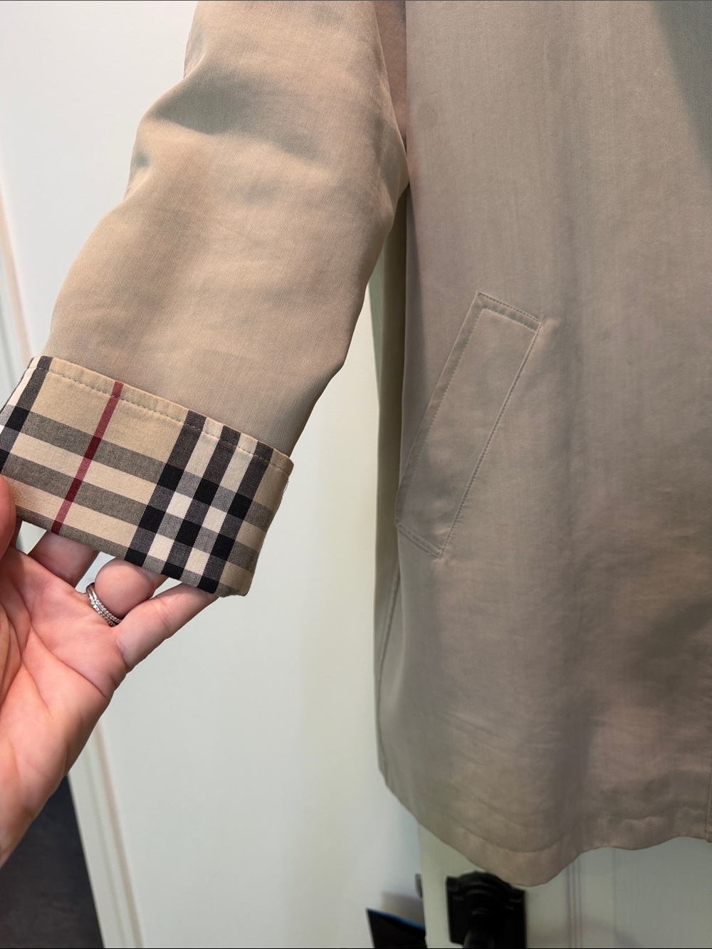 Burberry Beige Trench Coat with Signature Check Sleeve and Lining - Picture 4 of 6